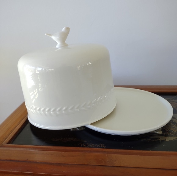 Martha Stewart Collection White Cake Dome Bird Handle - Picture 2 of 3